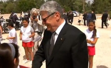 Видеокадр пользователя ARD Mittagsmagazin, YouTube