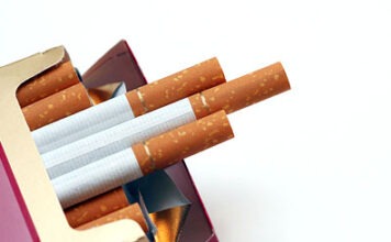 ЕС обсуждает размещение на сигаретных пачках отпугивающих фотографий Фото: © photoGrapHie - Fotolia