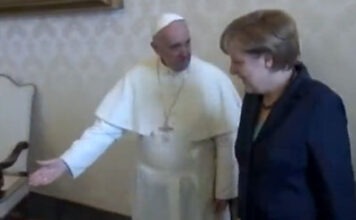 Меркель побывала у Папы Франциска с частным визитом Видеокадр Euronews