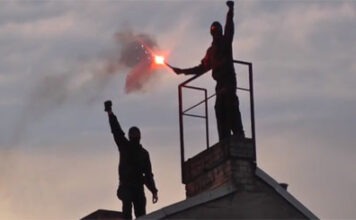 Первомайские шествия в Берлине и Гамбурге закончились беспорядками Видеокадр пользователя RussiaToday, YouTube