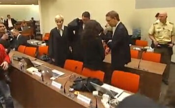 Адвокаты тормозят процесс по делу «Национал-социалистического подполья» Видеокадр пользователя Deutsche Welle, YouTube