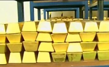 В цене на золото наблюдается самый большой спад почти за 100 лет
