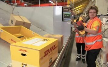 Служба доставки DHL доставляет посылки в желаемый срок