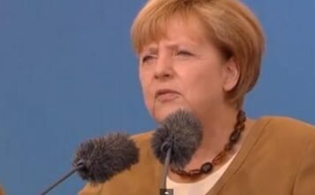 Меркель: Грецию не следовало принимать в еврозону