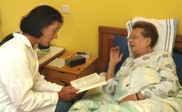 Немцы отправляют родителей, страдающих слабоумием, в Азию