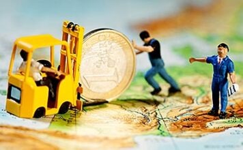 Евро упал до самого низкого уровня за одиннадцать лет