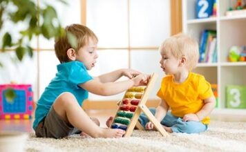 Двухлетние девочки опережают мальчиков