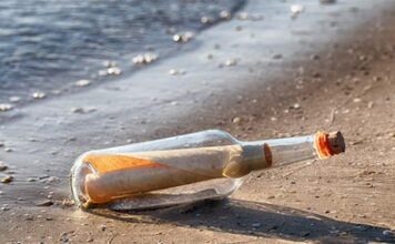 Отдыхающая из Германии нашла самую старую бутылку с письмом в мире