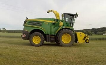 Лучшей инновацией в сельском хозяйстве признан комбайн John Deere серии 8000