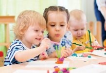 В Лейпциге сотни родителей стояли на улице в очереди за местами в детском саду