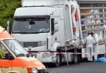 На автомагистрали A12 полиция задержала грузовик контрабандистов с 51 беженцем