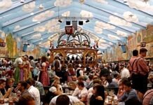 Октоберфест: молния попала в палатку