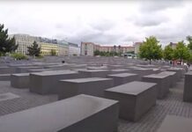 Во дворе политика-антисемита установили мемориал Холокосту