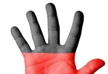 Где в Германии показывают средний палец