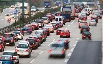 Жара замедляет движение автомобилистов