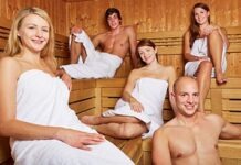 Немцев призвали перестать ходить голышом