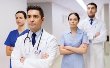 Тарифный спор в муниципальных больницах: врачи клиник угрожают забастовкой