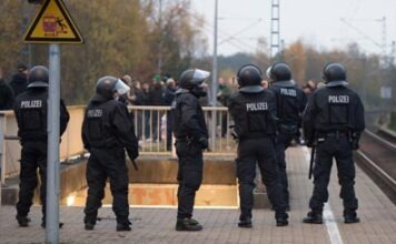 Драка после демонстрации парализовала центральный вокзал Бонна
