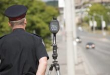 Полицейская проверка внедорожника на A9 обнаружила противорадар на номерном знаке