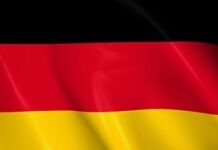 Штраф 2500 евро за разрезанный флаг Германии