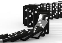 Муха влетела в домино и помешала установить мировой рекорд