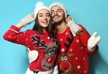 Европа отметила день уродливого рождественского свитера