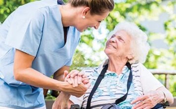 Дома престарелых: вакансии и отсутствие денег для увеличения персонала