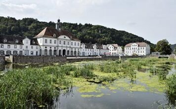 Бад-Карлсхафен открывает спорную гавань