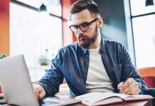 Министерство труда планирует снова сделать «домашний офис» обязательным