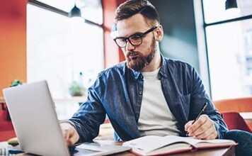 Министерство труда планирует снова сделать «домашний офис» обязательным