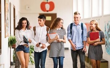 Большинство жителей Германии за полное открытие школ после каникул