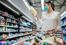 В борьбе за потребителей торговля привлекает скидками на продукты питания