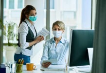 Мнение граждан по вопросу об обязательном ношении маски на работе разделилось