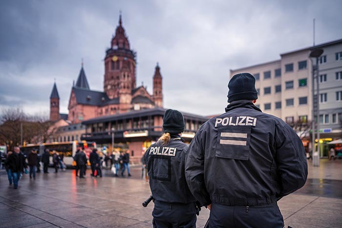 Утечка фрг. Полиция Германии. Полицейские в Германии. Криминальная полиция Германии. Борьба с терроризмом в Германии.