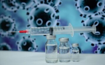 Шпан: вакцинация не предотвращает нарастание третьей волны