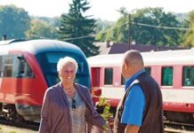 Авиапассажиров призывают ездить поездами