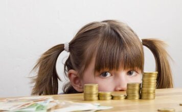 Сотни тысяч несовершеннолетних должны государству миллионы из-за своих родителей