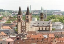 72-летний мужчина построил Вюрцбургский собор из 2,5 миллионов кубиков Lego