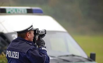 Ученики начальной школы в Бутцбахе контролируют нарушителей скоростного режима