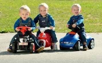 «Почётный крёстный отец» Буфье снова встретился с тройняшками