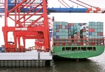 В порт Гамбурга зашёл самый крупный контейнеровоз в мире