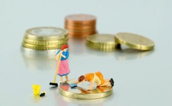 С 1 октября минимальная заработная плата повысится до двенадцати евро