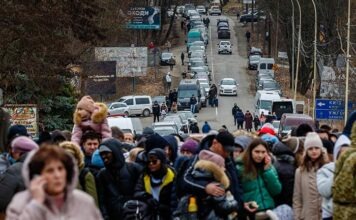 Министр внутренних дел Нэнси Фезер высказалась против регистрации всех беженцев