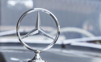 Mercedes отзывает более 100 тысяч автомобилей