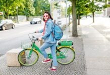 Франция стремится пересесть с автомобилей на электровелосипеды