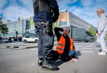 Климатические активисты парализовали движение на берлинской автомагистрали