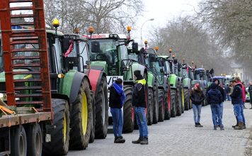 Фермеры перекрыли дороги по всей Германии