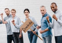 Большинство жителей Германии видят угрозу для демократии