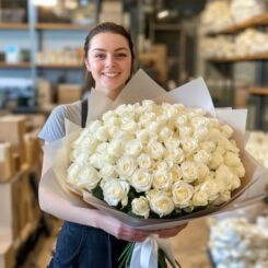 superflowers.com.ua:bolshoy-buket-101-belaya-roza