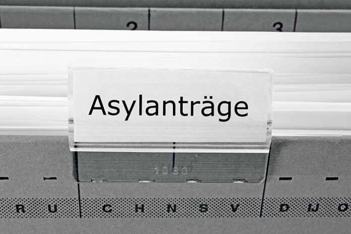 Hanging file folder - Asylum application